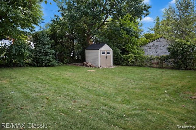 320 S Rochester Road, Clawson, MI 48017