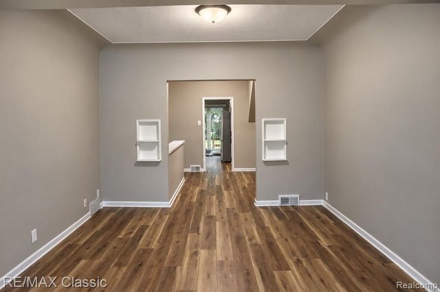 320 S Rochester Road, Clawson, MI 48017