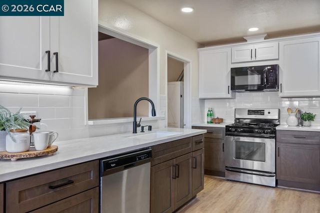 17786 Parker Rd, Castro Valley, CA 94546