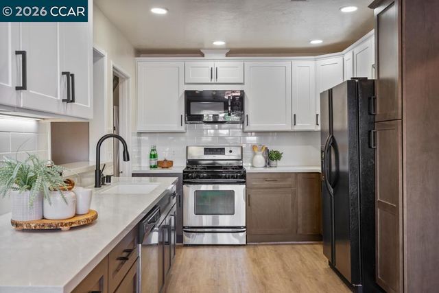 17786 Parker Rd, Castro Valley, CA 94546