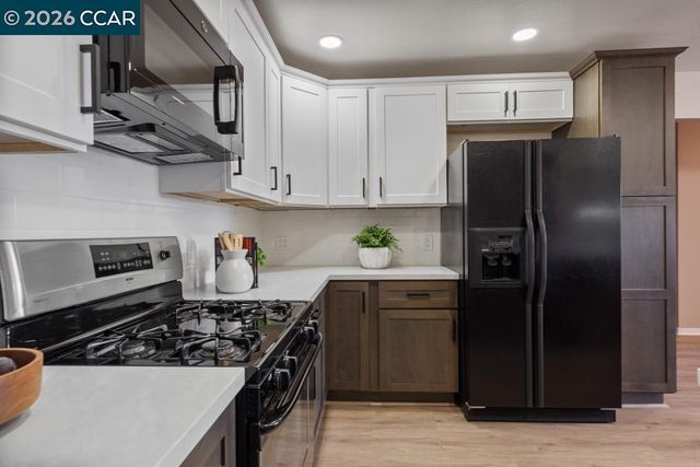 17786 Parker Rd, Castro Valley, CA 94546