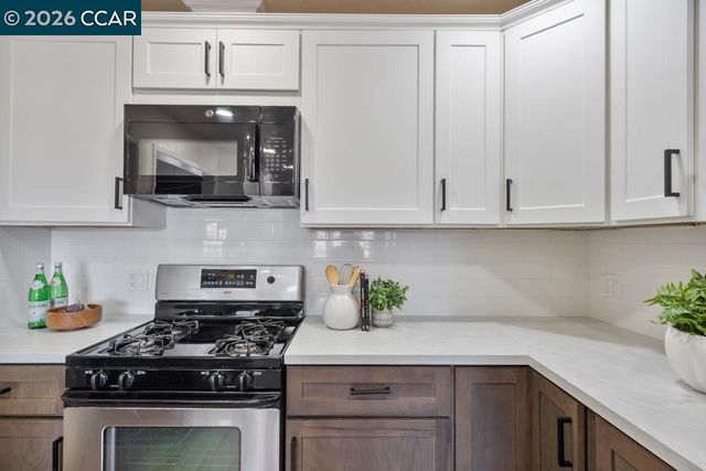 17786 Parker Rd, Castro Valley, CA 94546