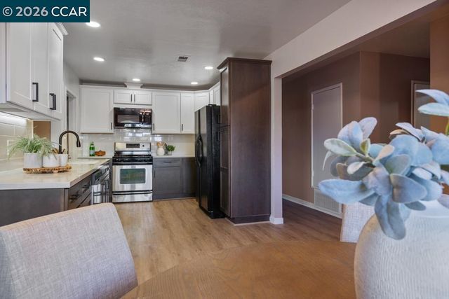 17786 Parker Rd, Castro Valley, CA 94546