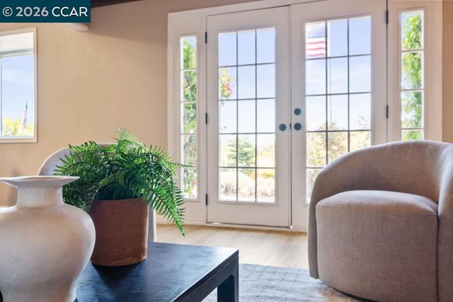 17786 Parker Rd, Castro Valley, CA 94546