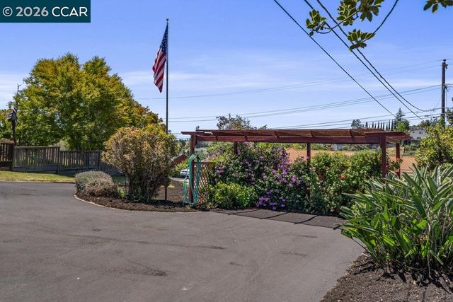 17786 Parker Rd, Castro Valley, CA 94546