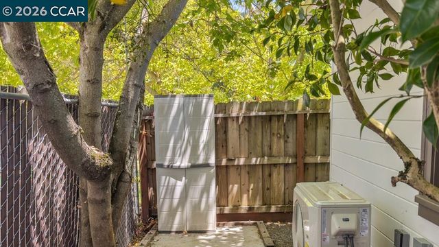 17786 Parker Rd, Castro Valley, CA 94546