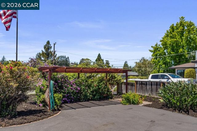 17786 Parker Rd, Castro Valley, CA 94546