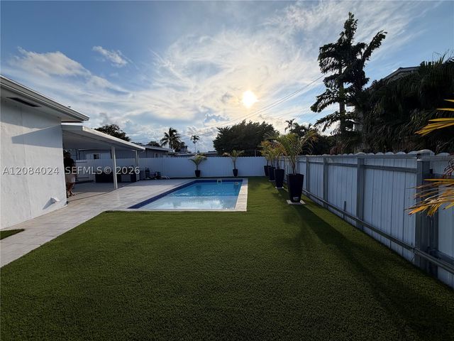 1301 Funston St, Hollywood, FL 33019