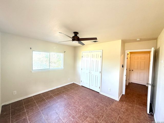 116 Palomino Trail, Natalia, TX 78059