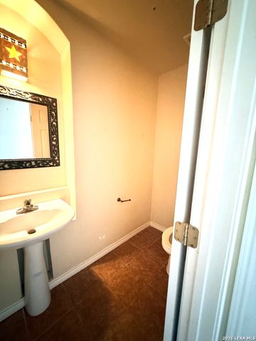 116 Palomino Trail, Natalia, TX 78059