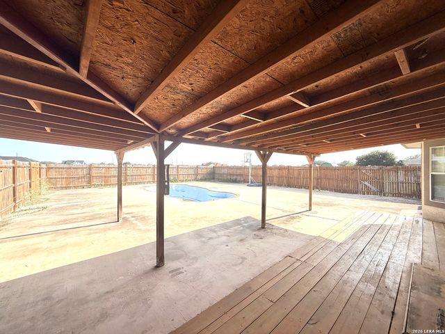 116 Palomino Trail, Natalia, TX 78059