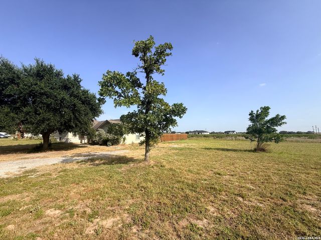 116 Palomino Trail, Natalia, TX 78059