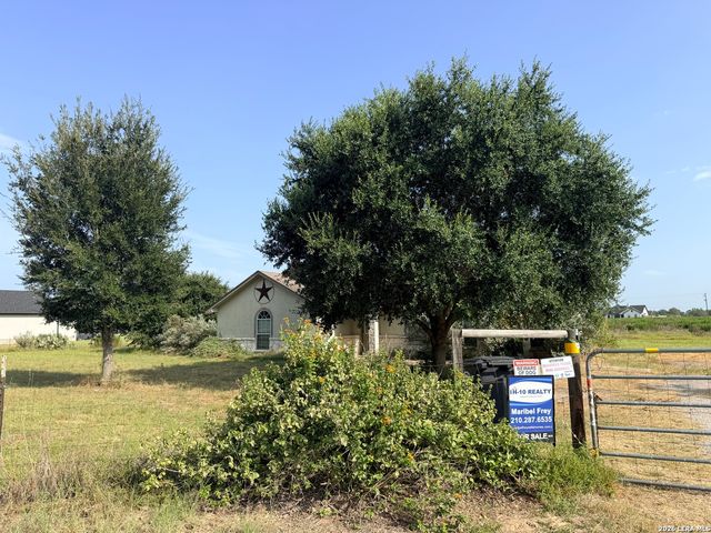 116 Palomino Trail, Natalia, TX 78059