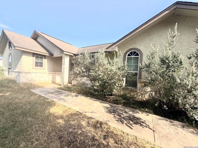 116 Palomino Trail, Natalia, TX 78059