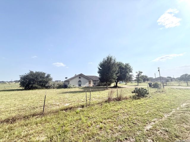 116 Palomino Trail, Natalia, TX 78059