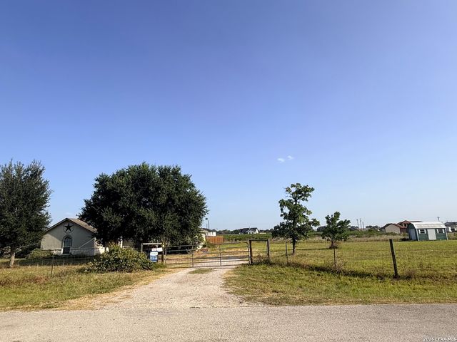 116 Palomino Trail, Natalia, TX 78059