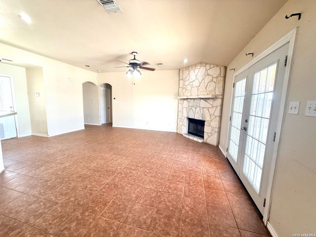 116 Palomino Trail, Natalia, TX 78059