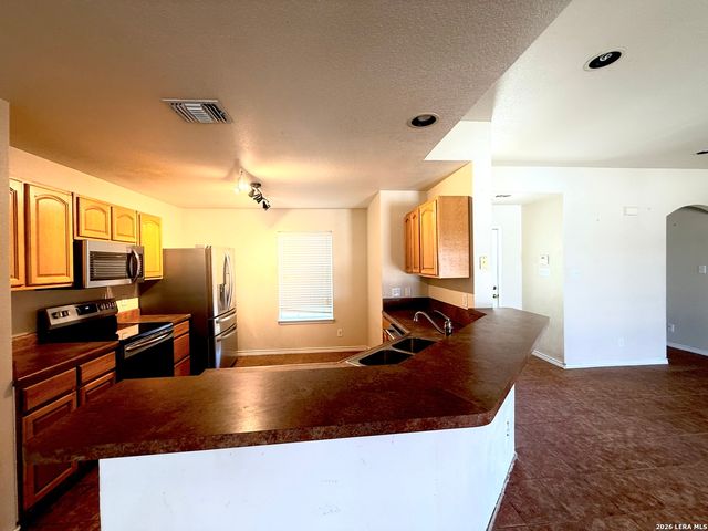 116 Palomino Trail, Natalia, TX 78059