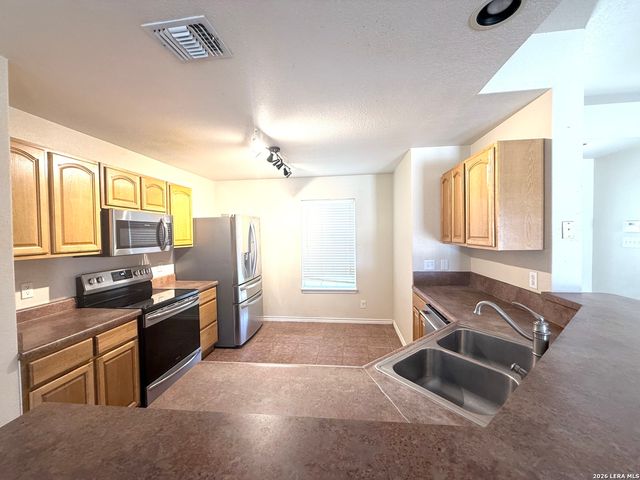 116 Palomino Trail, Natalia, TX 78059