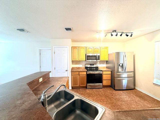 116 Palomino Trail, Natalia, TX 78059