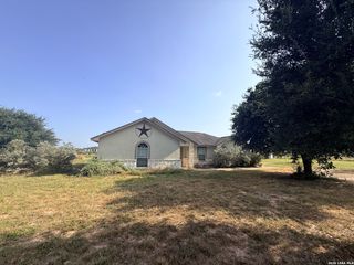116 Palomino Trail, Natalia, TX 78059