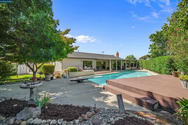 2975 Graymont Ct, Concord, CA 94518