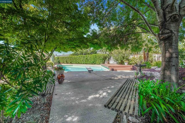 2975 Graymont Ct, Concord, CA 94518