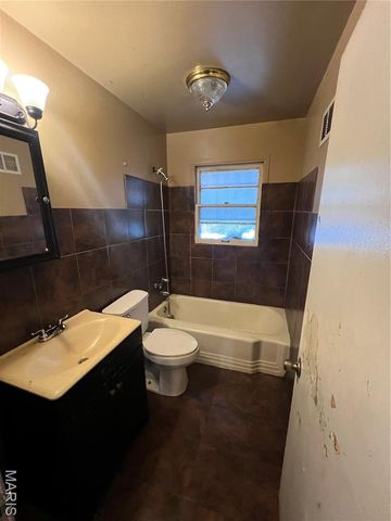 17 Lamar Drive, St Louis, MO 63136