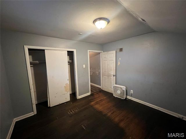 17 Lamar Drive, St Louis, MO 63136