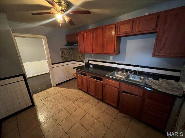 17 Lamar Drive, St Louis, MO 63136