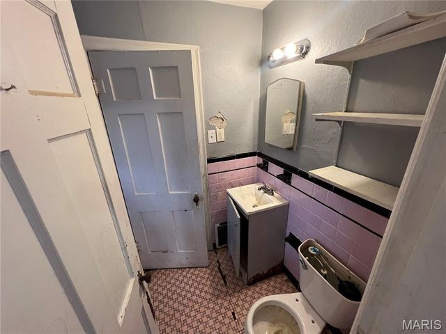 17 Lamar Drive, St Louis, MO 63136