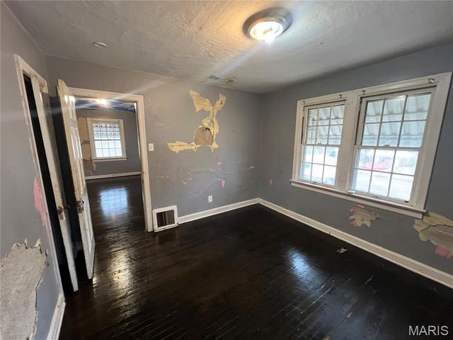 17 Lamar Drive, St Louis, MO 63136