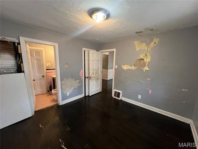 17 Lamar Drive, St Louis, MO 63136