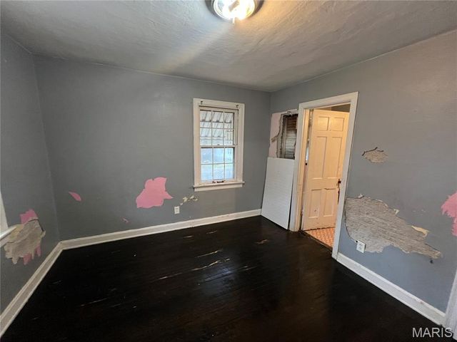 17 Lamar Drive, St Louis, MO 63136