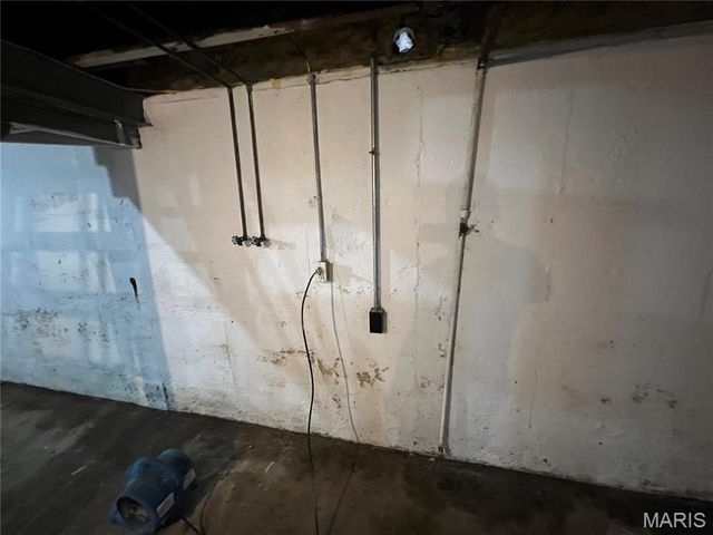 17 Lamar Drive, St Louis, MO 63136