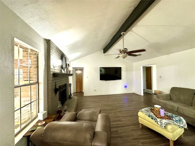 101 Timberview Court, Burleson, TX 76028