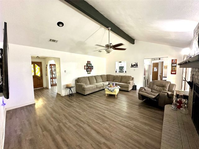 101 Timberview Court, Burleson, TX 76028
