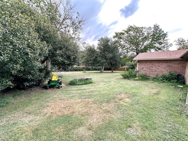101 Timberview Court, Burleson, TX 76028