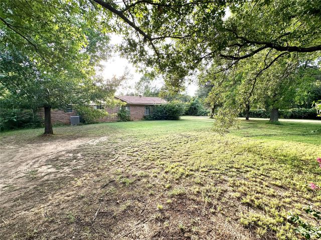 101 Timberview Court, Burleson, TX 76028