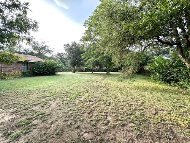101 Timberview Court, Burleson, TX 76028