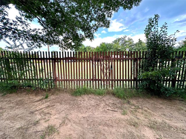101 Timberview Court, Burleson, TX 76028