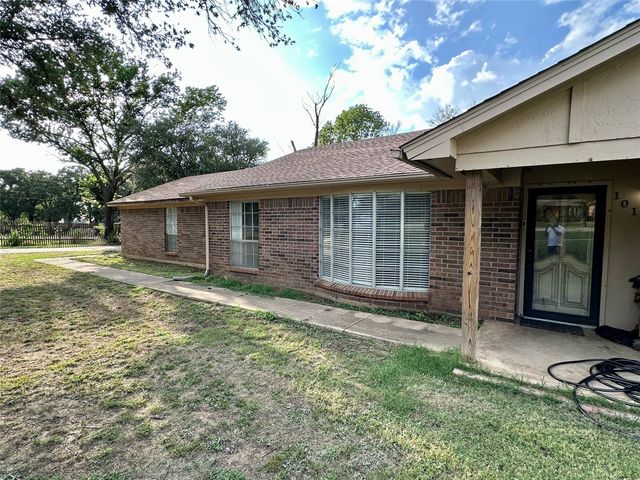101 Timberview Court, Burleson, TX 76028
