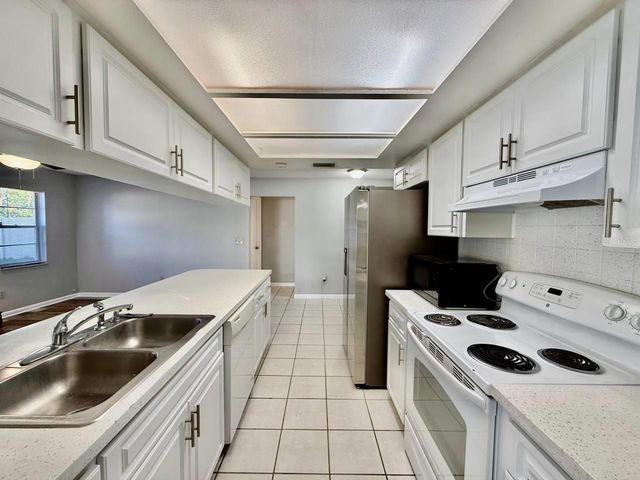 4223 SUMMERDALE DRIVE, Tampa, FL 33624