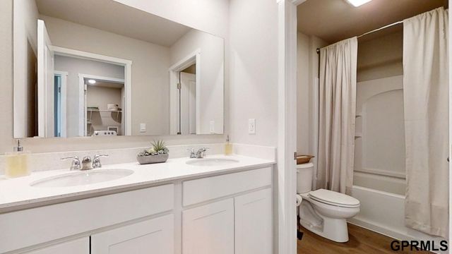 7721 N 169 Street, Bennington, NE 68007