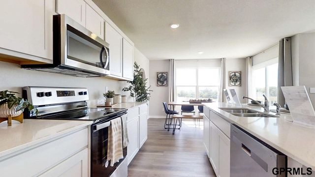 7721 N 169 Street, Bennington, NE 68007
