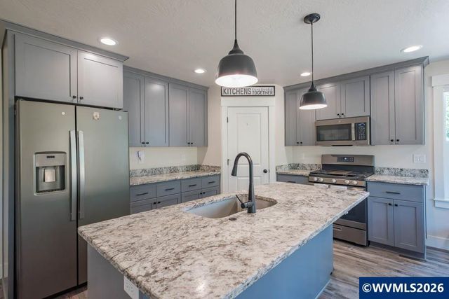 1443 45th Av, Sweet Home, OR 97386