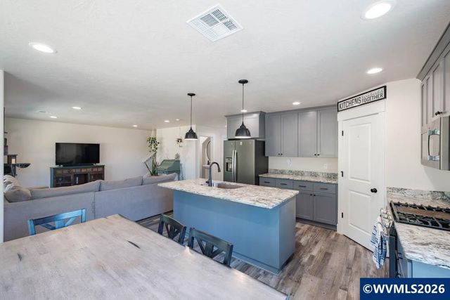 1443 45th Av, Sweet Home, OR 97386