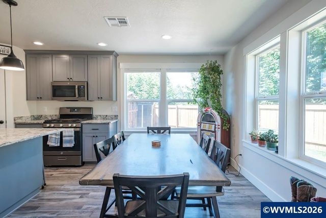 1443 45th Av, Sweet Home, OR 97386