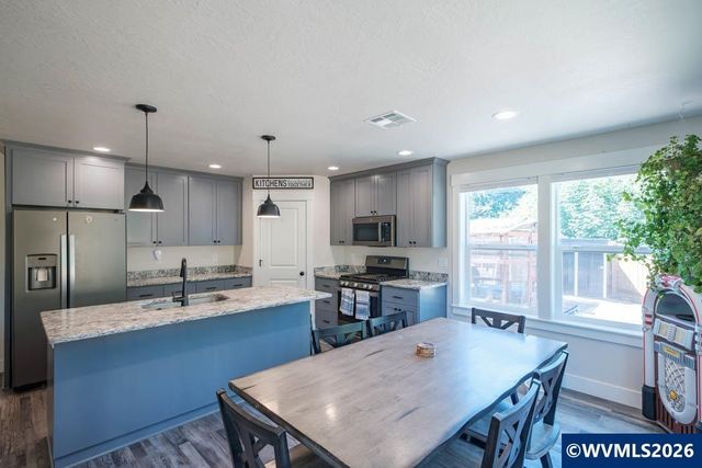 1443 45th Av, Sweet Home, OR 97386