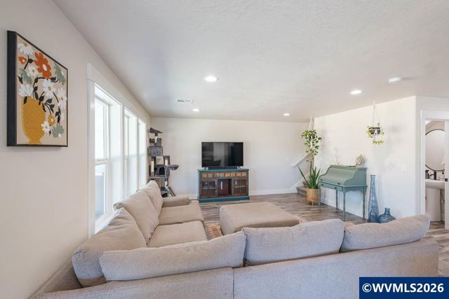 1443 45th Av, Sweet Home, OR 97386